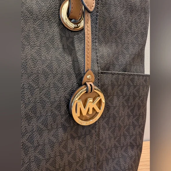 NWT Michael Kors Jet Set Tote - Picture 5 of 12